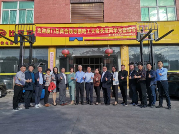 情暖永新昌丨熱烈歡迎廈門總商會舉辦的哈工大會長班同學(xué)光臨廈門永新昌參觀指導(dǎo)。