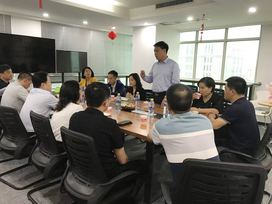 廈門永新昌機(jī)械設(shè)備有限公司董事長潘玉林座談會發(fā)表講話
